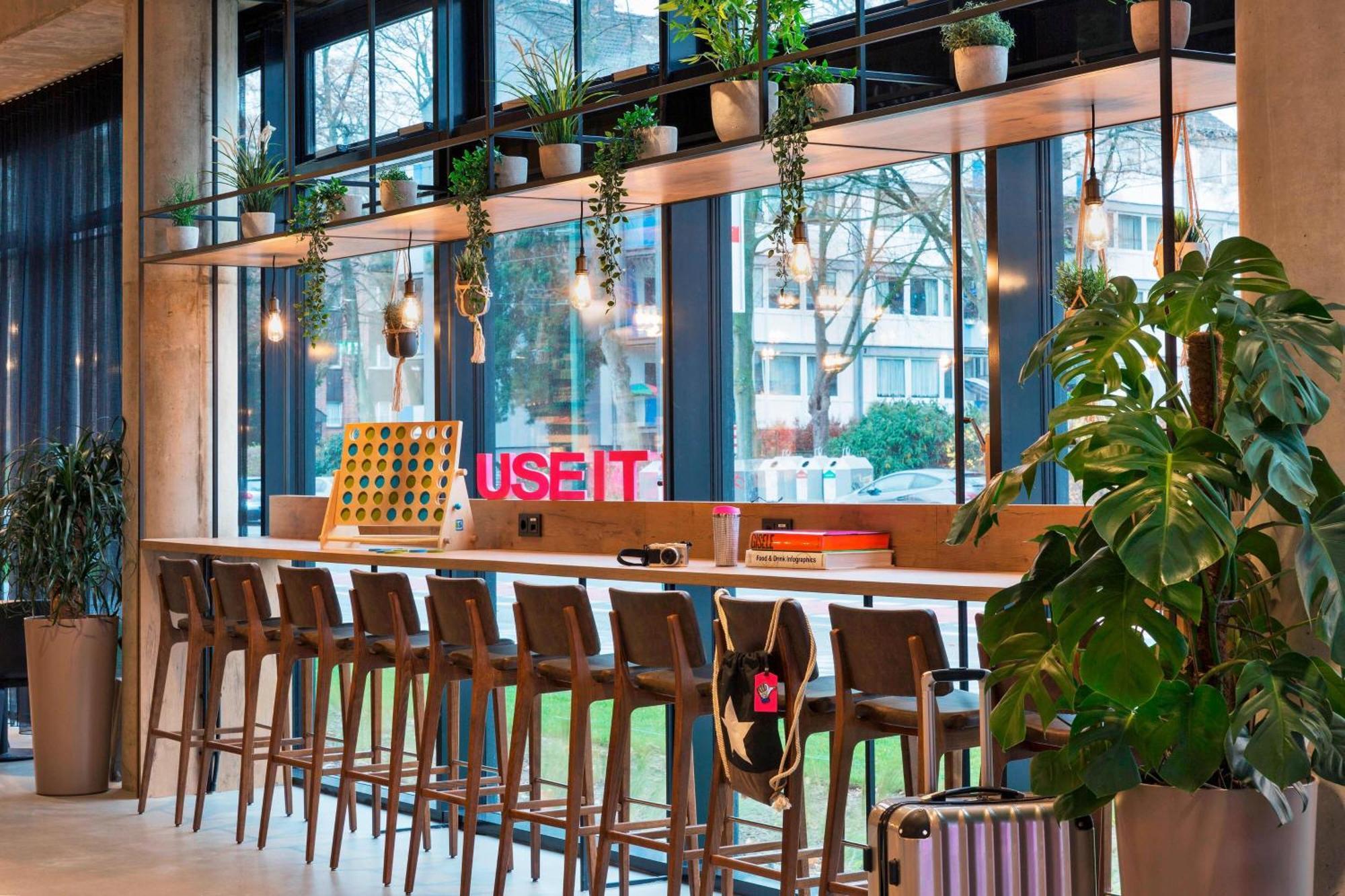 Moxy Duesseldorf South Düsseldorf Exterior foto