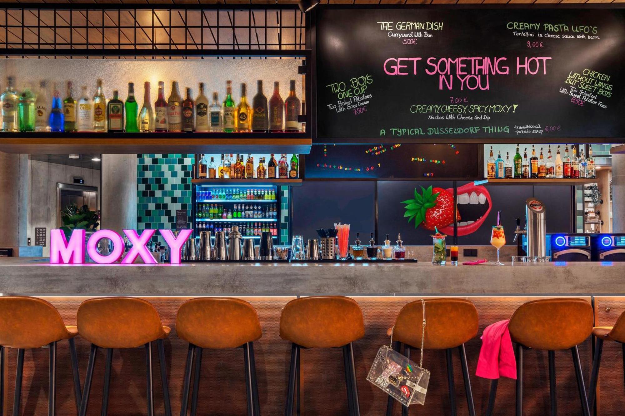 Moxy Duesseldorf South Düsseldorf Exterior foto