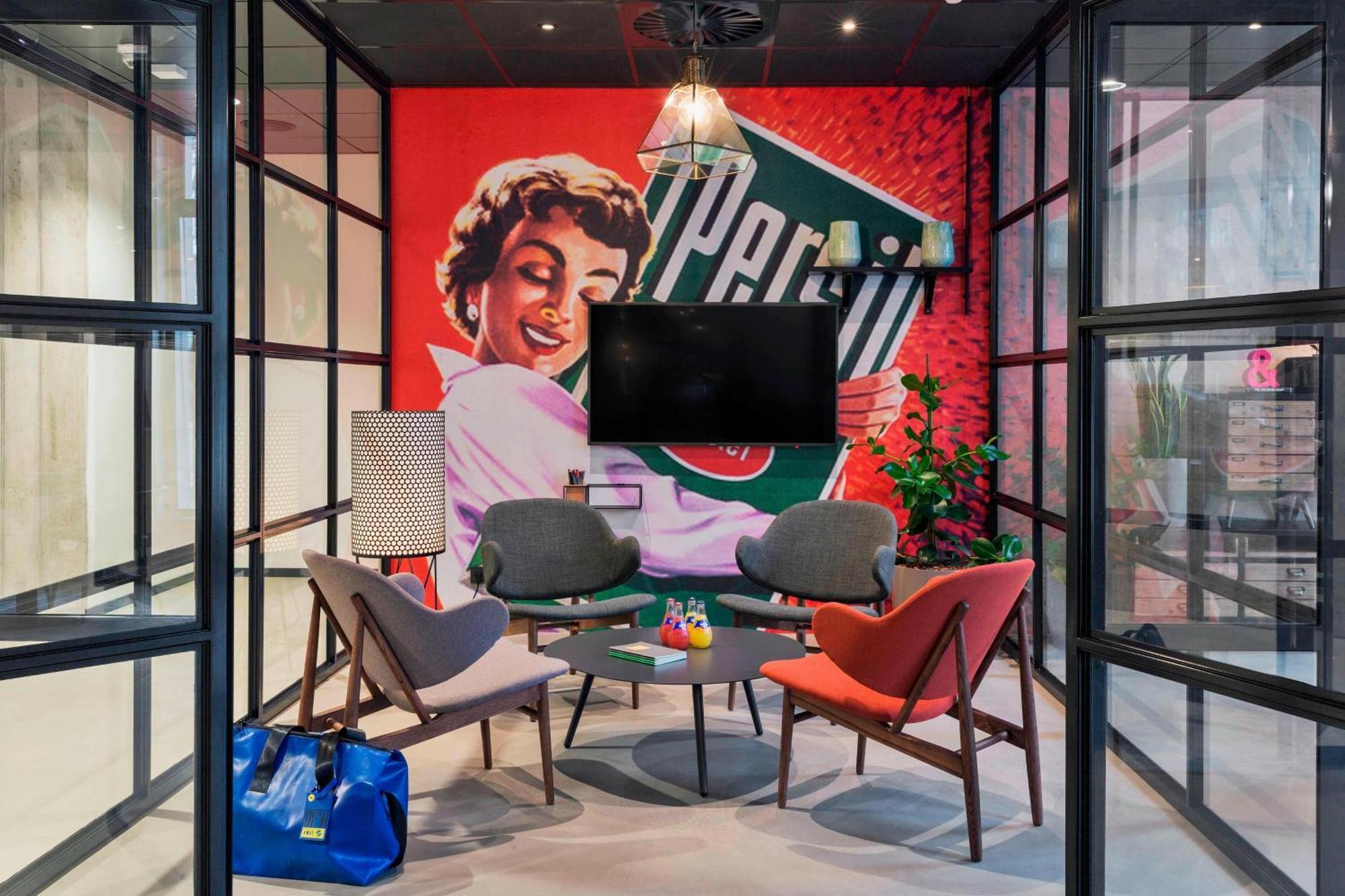 Moxy Duesseldorf South Düsseldorf Exterior foto