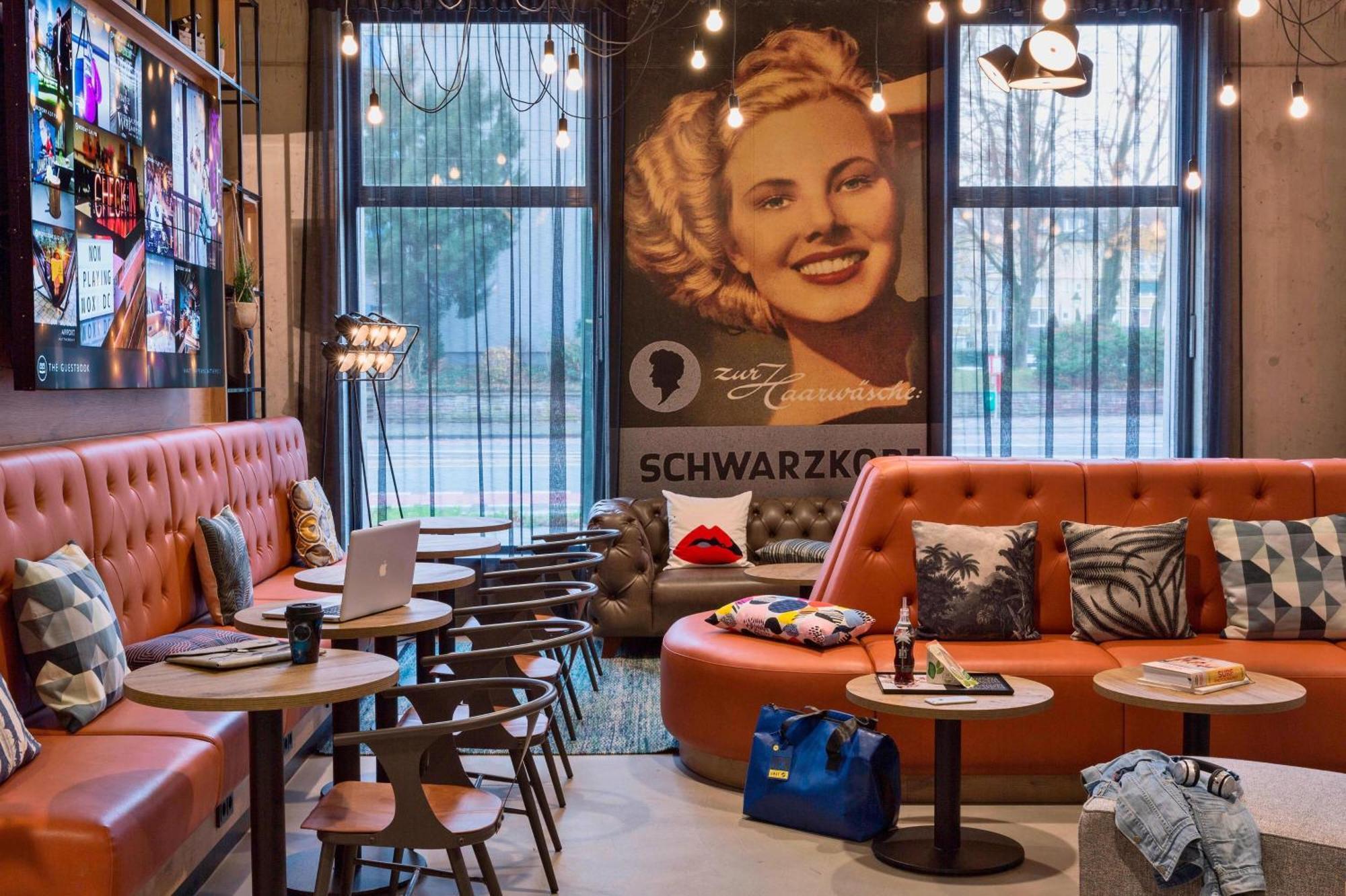 Moxy Duesseldorf South Düsseldorf Exterior foto