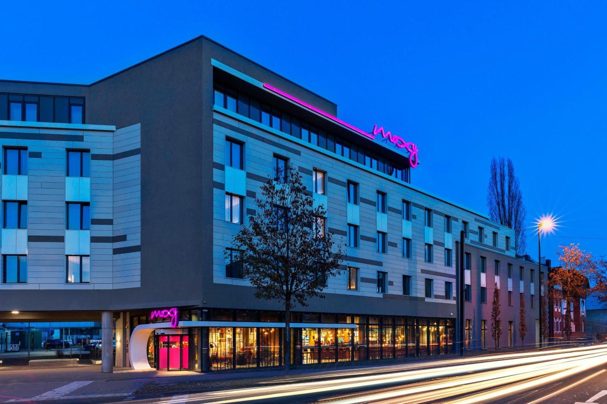 Moxy Duesseldorf South Düsseldorf Exterior foto